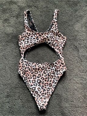 Zaful Women’s Leopard Cutout One-Piece Swimsuit Size 6